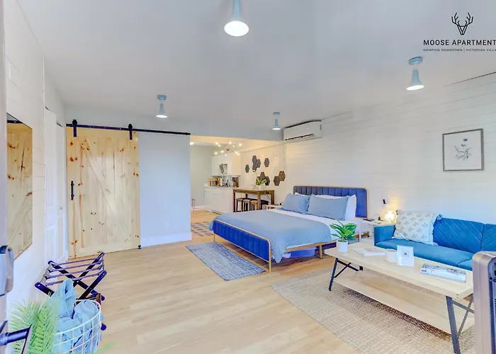 The Moose #8 - Modern Luxe Loft With King Bed & Free Parking & Wifi