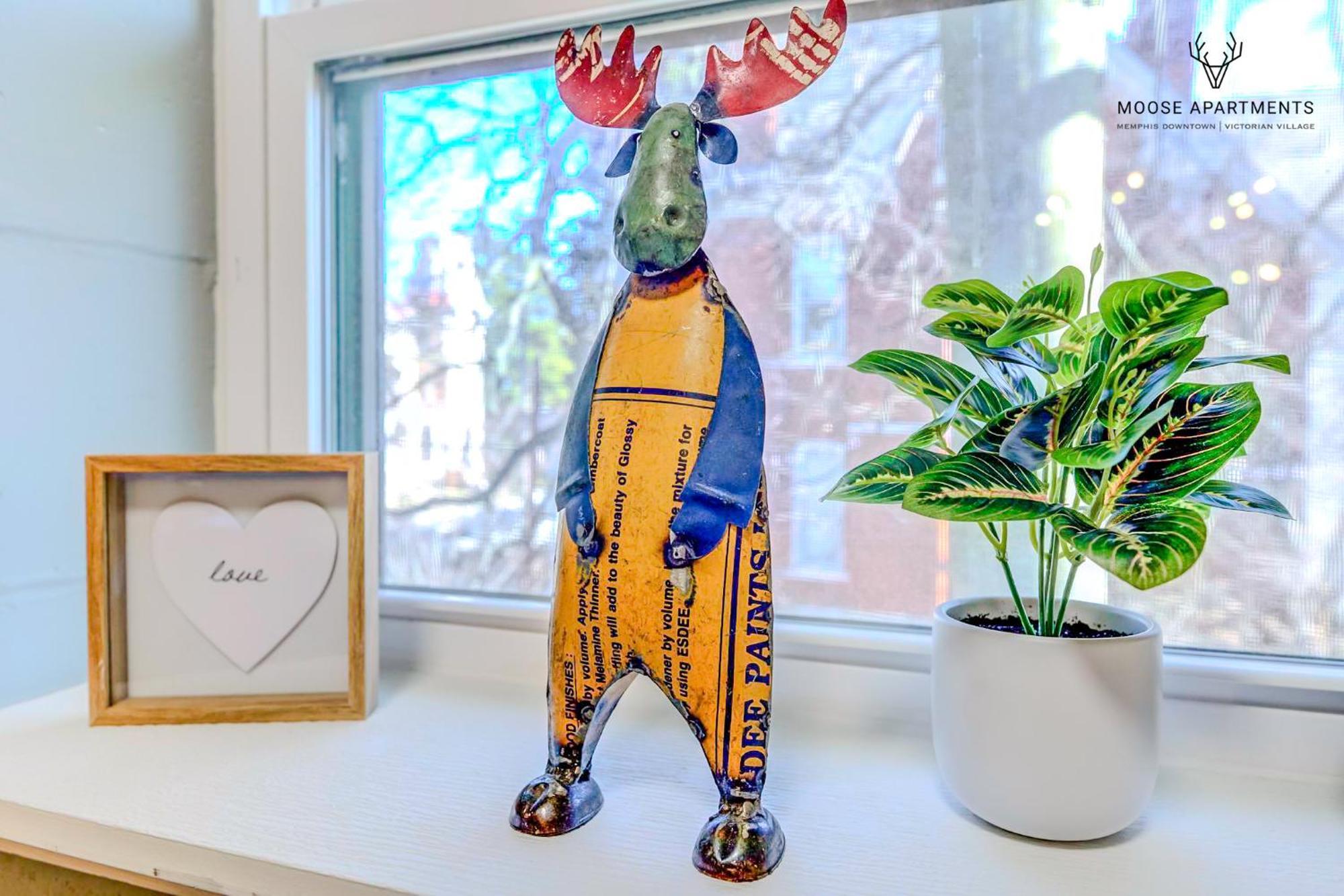 The Moose #8 - Modern Luxe Loft With King Bed & Free Parking & Wifi Apartment *