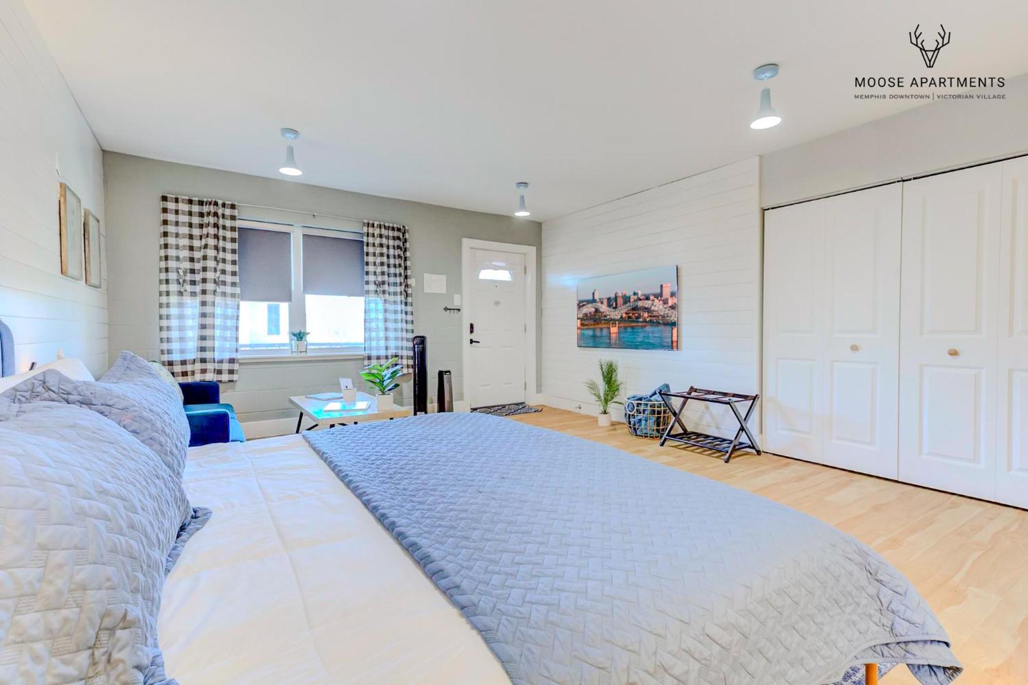 The Moose #8 - Modern Luxe Loft With King Bed & Free Parking & Wifi Apartment *